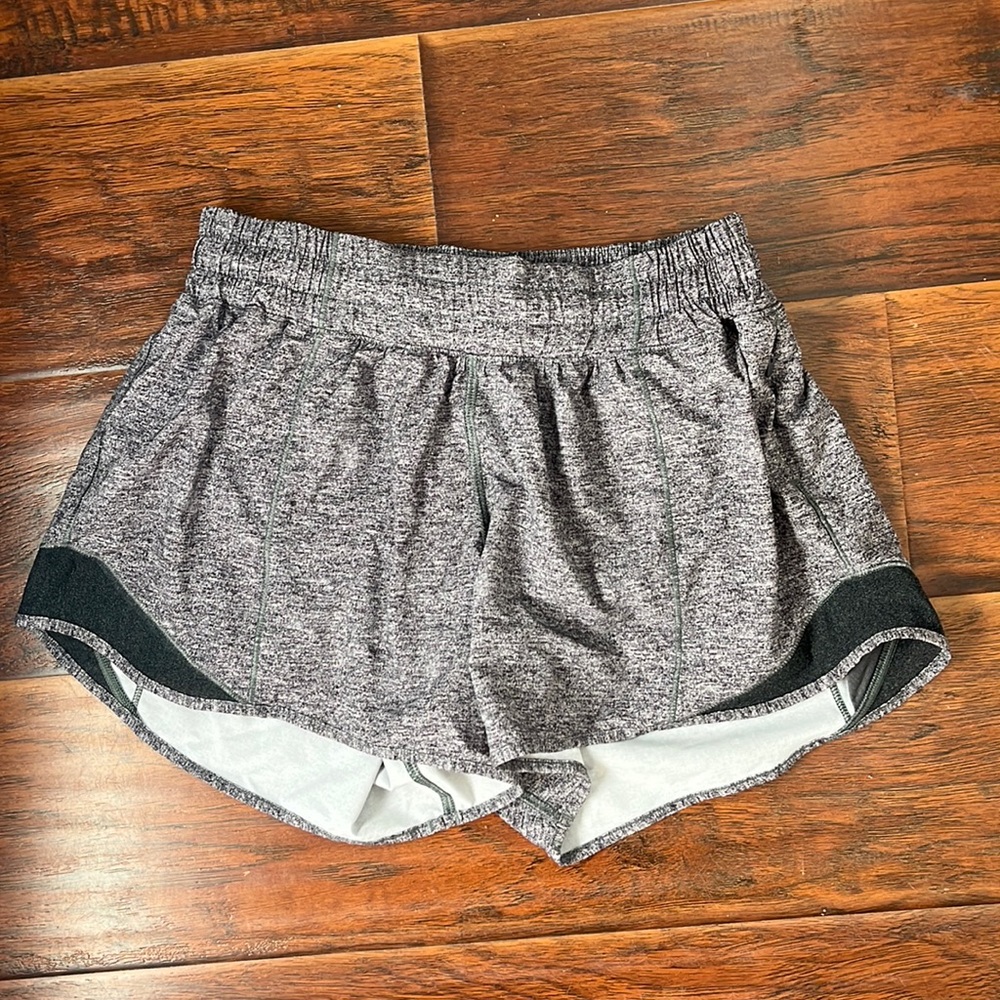 Lululemon Hotty Hot Low Rise Lined Short 4”